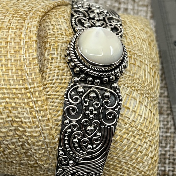 Vintage Suarti Bali 925 Sterling Silver Mother-of-Pearl Cuff Bracelet - Picture 14 of 16